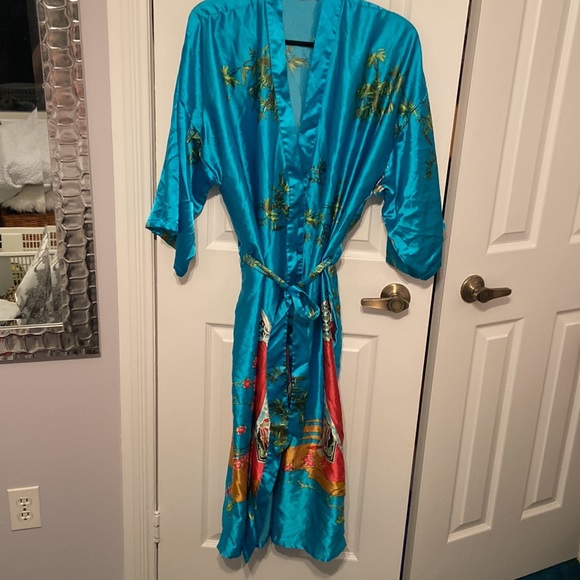 Spectacular Silken robe!!! πππβ€οΈ - Picture 8 of 13